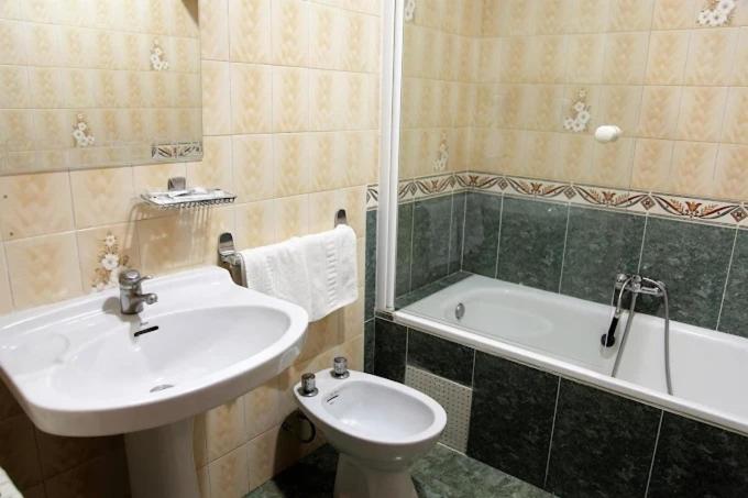 Bathroom at Nuevo Hostal Pepe